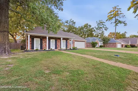 Exterior - 1007 Riverchase N Dr, Brandon, MS 39047 photo 3 of 6