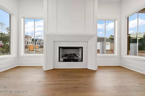 Living - 136 Water St, Madison, MS 39110 photo 2 of 3