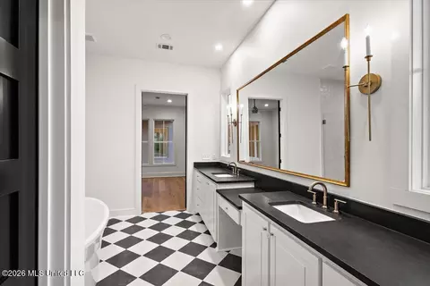 Bath - 136 Water St, Madison, MS 39110 photo 1 of 10