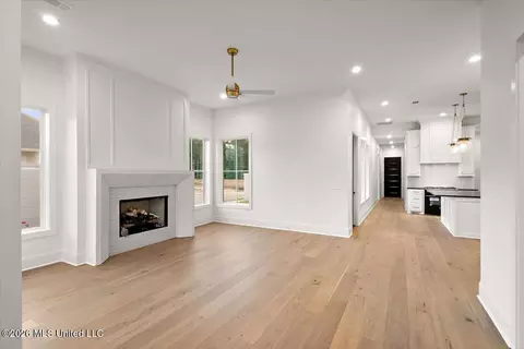 Living - 136 Water St, Madison, MS 39110 photo 1 of 3