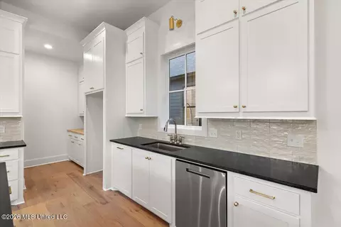 Kitchen - 136 Water St, Madison, MS 39110 photo 1 of 1