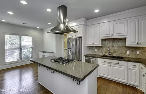 Kitchen - 515 Turtle Lane Dr, Brandon, MS 39047 photo 2 of 5