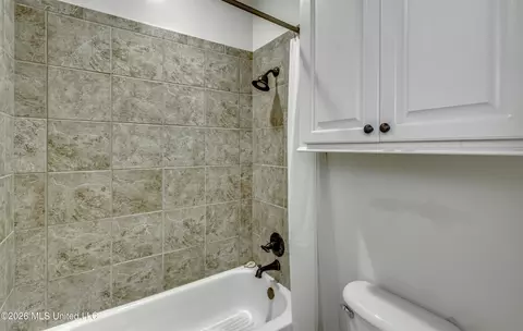 Bath - 515 Turtle Lane Dr, Brandon, MS 39047 photo 2 of 10
