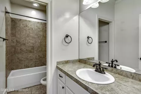 Bath - 515 Turtle Lane Dr, Brandon, MS 39047 photo 1 of 10