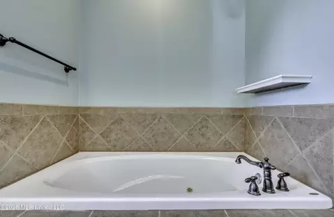 Bath - 515 Turtle Lane Dr, Brandon, MS 39047 photo 9 of 10