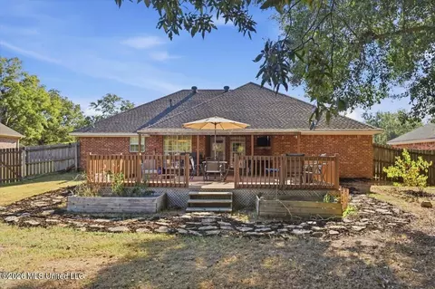 Exterior - 102 Holmar Dr, Brandon, MS 39047 photo 2 of 9