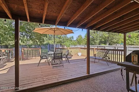 Exterior - 102 Holmar Dr, Brandon, MS 39047 photo 4 of 9