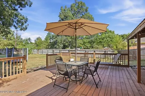 Exterior - 102 Holmar Dr, Brandon, MS 39047 photo 5 of 9