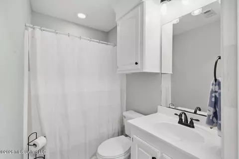Bath - 102 Holmar Dr, Brandon, MS 39047 photo 3 of 3