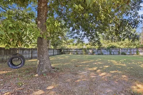 Exterior - 102 Holmar Dr, Brandon, MS 39047 photo 3 of 9