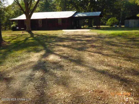 Exterior - 32 Rose Hill Dr, Natchez, MS 39120 photo 4 of 5