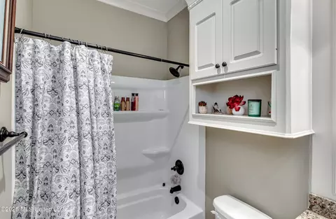 Bath - 233 Stonebridge Blvd, Brandon, MS 39042 photo 4 of 5