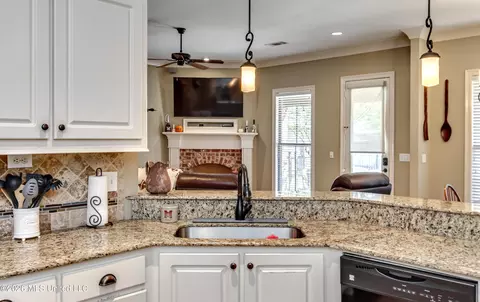 Kitchen - 233 Stonebridge Blvd, Brandon, MS 39042 photo 3 of 3