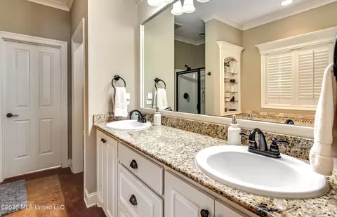 Bath - 233 Stonebridge Blvd, Brandon, MS 39042 photo 1 of 5