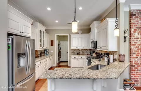 Kitchen - 233 Stonebridge Blvd, Brandon, MS 39042 photo 1 of 3
