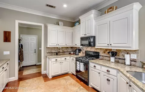 Kitchen - 233 Stonebridge Blvd, Brandon, MS 39042 photo 2 of 3