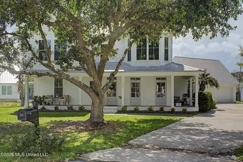 215 Blue Heron Cv, Waveland, MS 39576