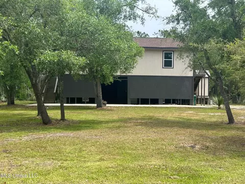 5142 1st Ave, Bay Saint Louis, MS 39520