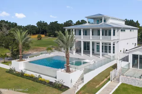 1936 Beach Dr, Gulfport, MS 39507