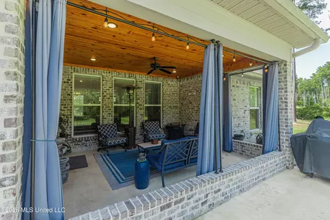 Exterior - 403 Fallen Acorn Cir, Brandon, MS 39047 photo 10 of 12