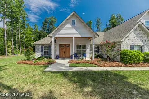Exterior - 403 Fallen Acorn Cir, Brandon, MS 39047 photo 6 of 12
