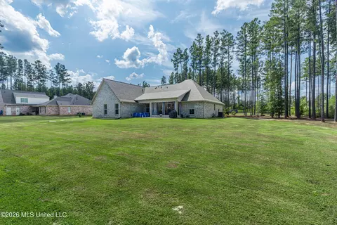 Exterior - 403 Fallen Acorn Cir, Brandon, MS 39047 photo 9 of 12