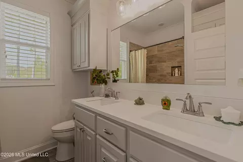 Bath - 403 Fallen Acorn Cir, Brandon, MS 39047 photo 1 of 8