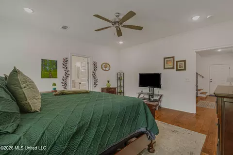 Bedroom - 403 Fallen Acorn Cir, Brandon, MS 39047 photo 6 of 8