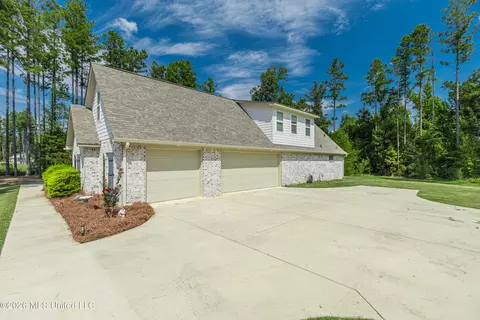 Exterior - 403 Fallen Acorn Cir, Brandon, MS 39047 photo 3 of 12