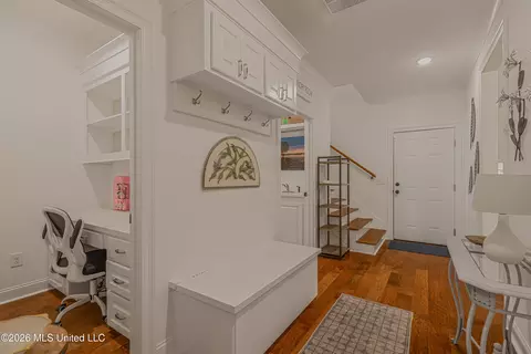 Entry Way - 403 Fallen Acorn Cir, Brandon, MS 39047 photo 5 of 7