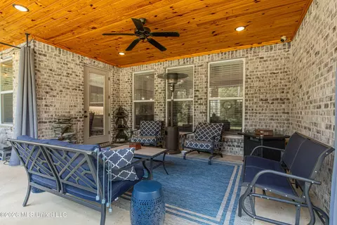 Exterior - 403 Fallen Acorn Cir, Brandon, MS 39047 photo 11 of 12