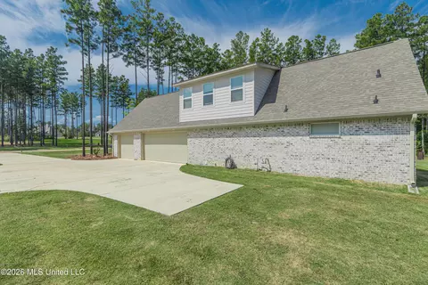 Exterior - 403 Fallen Acorn Cir, Brandon, MS 39047 photo 4 of 12