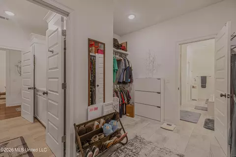Entry Way - 403 Fallen Acorn Cir, Brandon, MS 39047 photo 6 of 7