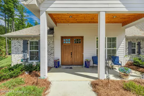 Exterior - 403 Fallen Acorn Cir, Brandon, MS 39047 photo 7 of 12