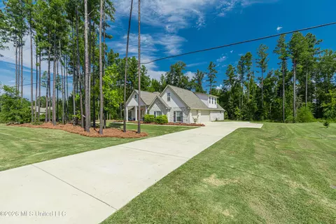 Exterior - 403 Fallen Acorn Cir, Brandon, MS 39047 photo 2 of 12