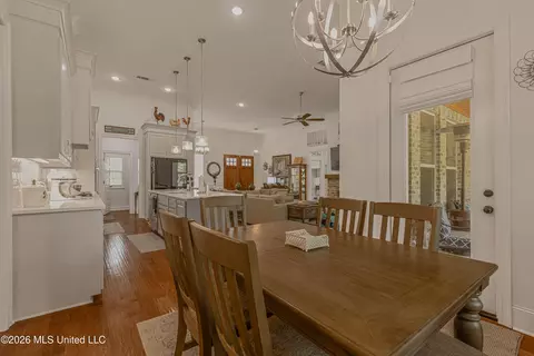 Dining - 403 Fallen Acorn Cir, Brandon, MS 39047 photo 2 of 2