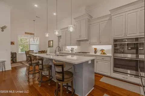 Kitchen - 403 Fallen Acorn Cir, Brandon, MS 39047 photo 2 of 3