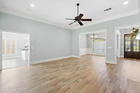 Living - 436 Ridge Cir, Brandon, MS 39047 photo 2 of 7