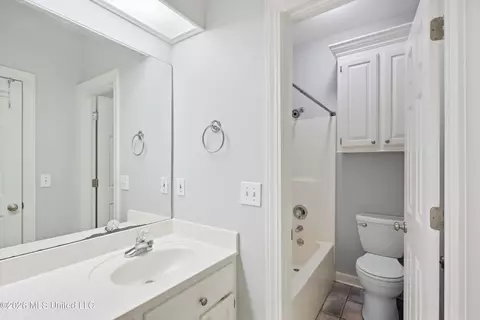 Bath - 436 Ridge Cir, Brandon, MS 39047 photo 6 of 6