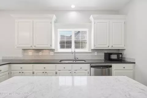 Kitchen - 436 Ridge Cir, Brandon, MS 39047 photo 2 of 6