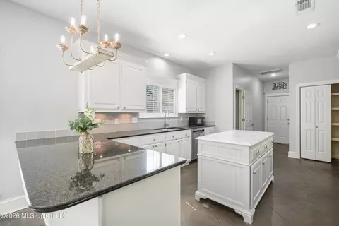 Kitchen - 436 Ridge Cir, Brandon, MS 39047 photo 6 of 6