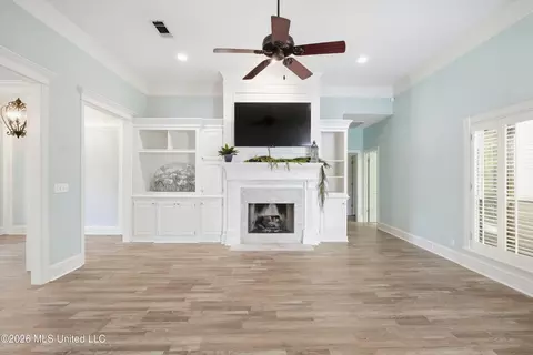 Living - 436 Ridge Cir, Brandon, MS 39047 photo 4 of 7