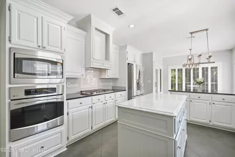 Kitchen - 436 Ridge Cir, Brandon, MS 39047 photo 5 of 6