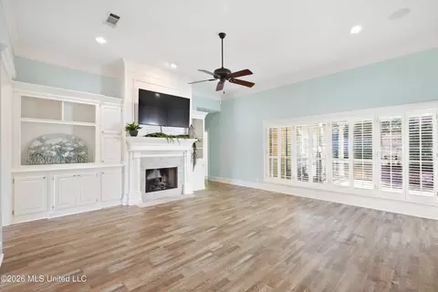 Living - 436 Ridge Cir, Brandon, MS 39047 photo 5 of 7