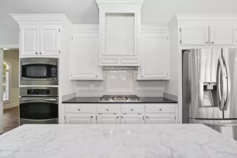 Kitchen - 436 Ridge Cir, Brandon, MS 39047 photo 4 of 6