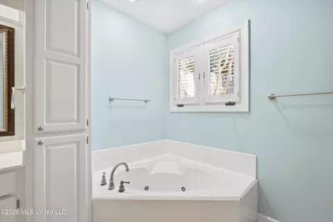 Bath - 436 Ridge Cir, Brandon, MS 39047 photo 2 of 6