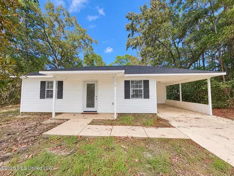 1312 Pine St, Ocean Springs, MS 39564