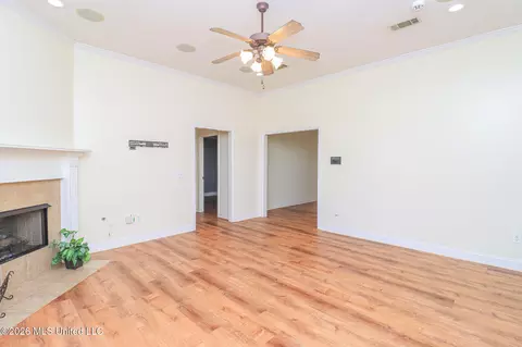 Living - 632 Post Oak Pl, Pearl, MS 39208 photo 3 of 5