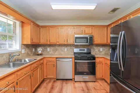 Kitchen - 632 Post Oak Pl, Pearl, MS 39208 photo 1 of 3