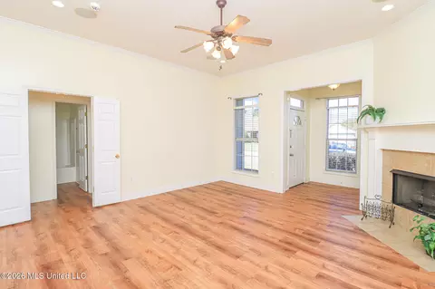 Living - 632 Post Oak Pl, Pearl, MS 39208 photo 1 of 5